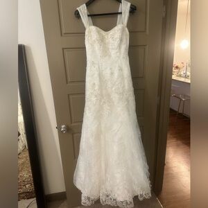 Elegant White Lace Wedding Dress